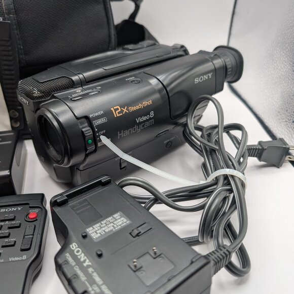 Vintage Sony Handycam Video 8 CCD-TR82 Camcorder w/ Accessories - TESTED - Picture 3 of 6